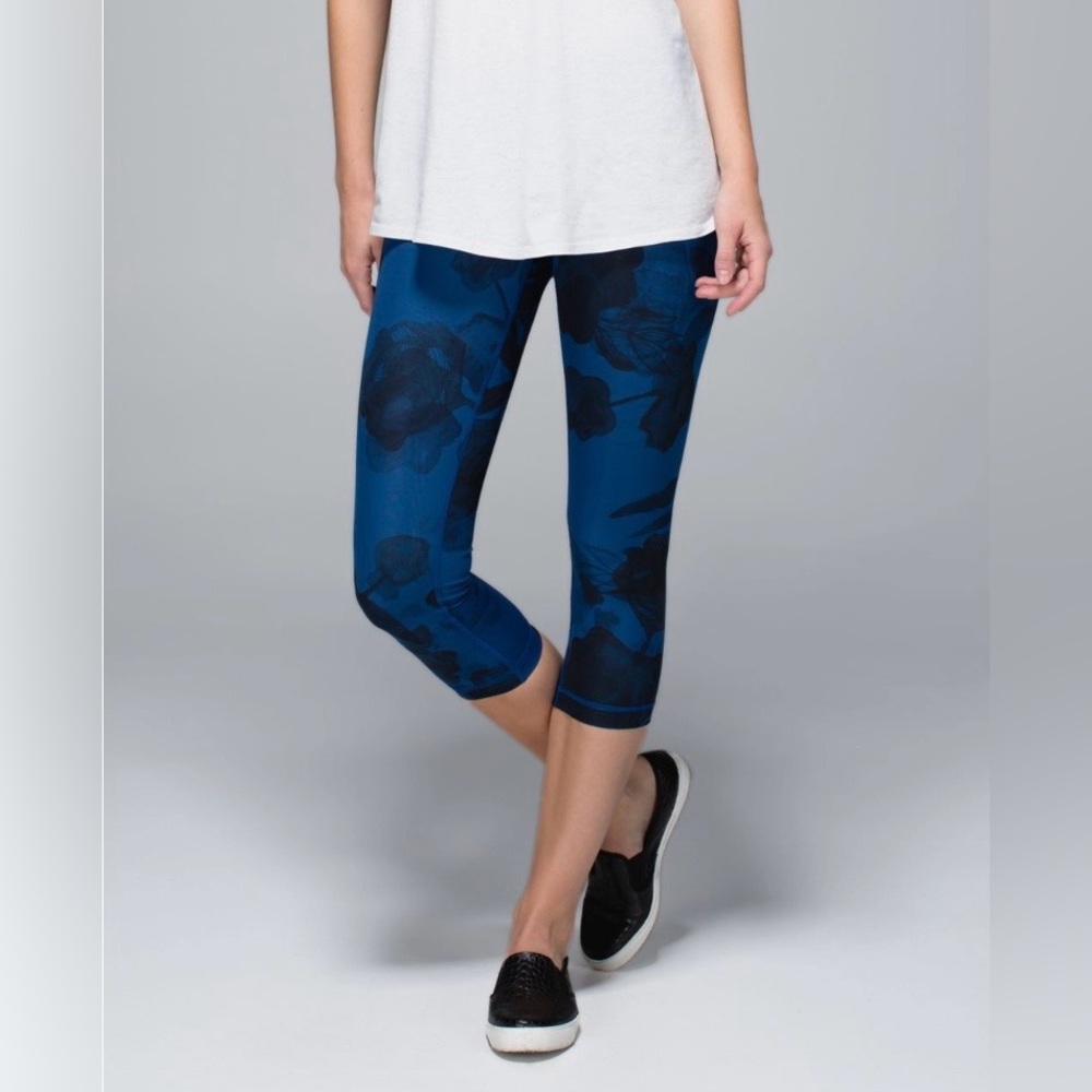 Lululemon Wunder Under Crop II *Full-On Luxtreme
Jumbo Inky Floral Black Inkwell